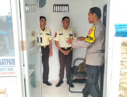 Sambangi Pos Satpam, Bhabinkamtibmas Ajak Tingkatkan Kewaspadaan Keamanan