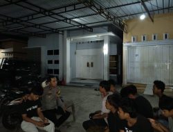 Bhabinkamtibmas Ajak Pemuda Kelurahan Toro Jaga Keamanan Lingkungan