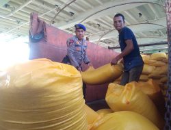 Satpolairud Polres Bone Lakukan Polisi Penolong di Pelabuhan Penyeberangan Bajoe