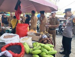 Aiptu Baso Halim Pastikan Situasi Aman Saat Pemantauan Harga Sembako Menjelang Lebaran