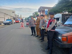 Wakapolsek Awangpone Memimpin Pengamanan di Pasar Paccing Jelang Lebaran Idul Fitri