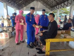 Wujud Kepedulian Di Bulan Suci Ramadhan, Satpolairud Polres Bone Bagikan Takjil Kepada Masyarakat