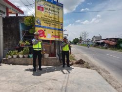 Ops Ketupat, Sat Lantas Polres Bone Pasang Spanduk Imbauan Keselamatan
