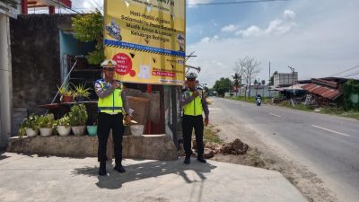 Ops Ketupat, Sat Lantas Polres Bone Pasang Spanduk Imbauan Keselamatan