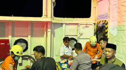 Penumpang KMP Masagena Meninggal Dunia, Personel Pos Pam Pelabuhan Bajoe Lakukan Evakuasi