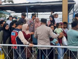 Arus Balik Pasca Lebaran, Kapolsek Pelabuhan Turun Langsung Pantau Penumpang  