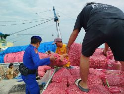 Satpolairud Polres Bone Lakukan Polisi Penolong Dalam Memberikan Pelayanan Kepda Masyarakat