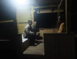 Ciptakan Kamtibmas Kondusif, Bhabinkamtibmas Aipda Junaid Kunjungi Pos Kamling