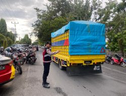 Samapta Polres Bone Laksanakan Pengaturan Pagi di Titik Rawan Kemacetan