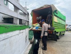 Satpolairud Polres Bone Lakukan Pengawasan Aktivitas Bongkar Muat Barang di Pelabuhan Rakyat Bajoe