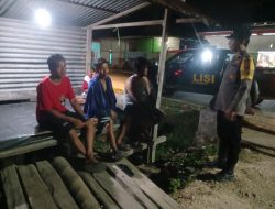 Kunjungi Pos Satkamling di Desa Binaannya, Aipda Andi Firman Berikan Pembinaan