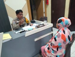 Pelayanan Humanis, Aipda Samsu Alam Layani Warga yang Melapor Kehilangan di Polsek Barebbo