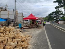 Tumpuk Material Bangunan Makan Badan Jalan, Polantas Bone Tegur Penanggung Jawab Proyek