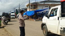 Bhabinkamtibmas Polsek Kahu Laksanakan pengaturan di Pasar Tradisional, Antisipasi Kemacetan