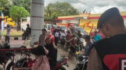 Kapolsek Kahu Bersama Anggota Pantau SPBU di Wilayahnya  Binannya