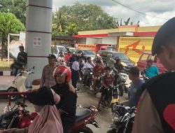 Kapolsek Kahu Bersama Anggota Pantau SPBU di Wilayahnya  Binannya