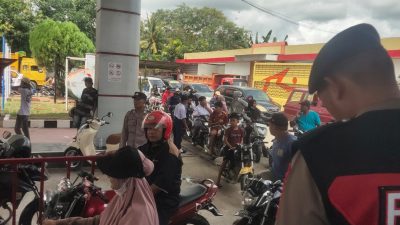 Kapolsek Kahu Bersama Anggota Pantau SPBU di Wilayahnya  Binannya