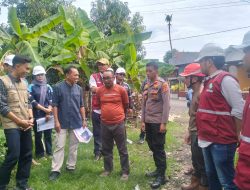 Kapolsek Lappariaja Dampingi Peninjauan Lokasi Pelebaran Jalan di Sampie