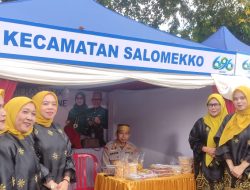 Dukung Kreativitas Lokal, Kapolsek Salomekko Kunjungi Stand Pameran HJB ke-696