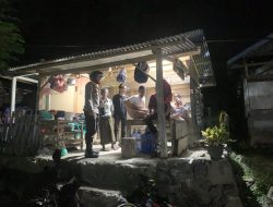 Bhabinkamtibmas Polsek Patimpeng Bersama Warga  Jaga Keamanan Lingkungan