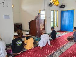 AIPTU Supran Sampaikan Pesan Kamtibmas kepada Jemaah Masjid Amirul Muslimin