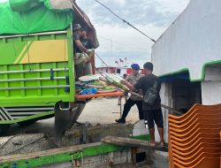 Hadirkan Kenyamanan dan Kedekatan Dengan Masyarakat, Personel Satpolairud Polres Bone Lakukan Kegiatan Polisi Penolong