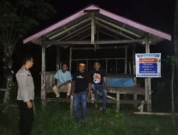 Ciptakan Kamtibmas Kondusif, Bhabinkamtibmas Desa Kajuara Lakukan Pembinaan Satkamling 