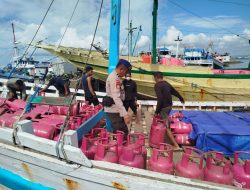 Cegah Aksi Kriminalitas dan Terjadinya Gangguan KAmtibmas, Satpolairud Polres Bone Pantau Aktivitas di Pelabuhan Rakyat Bajoe 