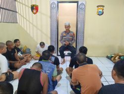 KBO Sat Binmas Polres Bone Berikan Siraman Rohani kepada Tahanan di Rutan