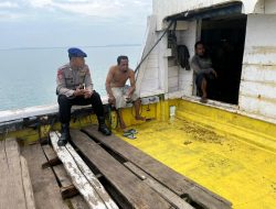 Cegah Kecelakaan Laut, Personel Satpolairud Polres Bone Gencarkan Kegiatan Sambang