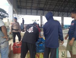 Lakukan Sambang Pesisir, Sagpolairud Polres Bone Selipkan Imbauan Kamtias kepada Nelayan