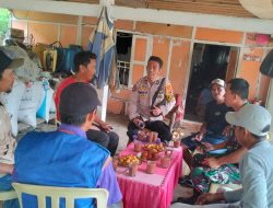 Bhabinkamtibmas Polsek Barebbo Sambangi Warga Desa Corawali, Sampaikan Pesan Kamtibmas