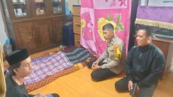 Bhabinkamtibmas dan Lurah Bajoe Datangi Rumah Korban Meninggal Dunia Akibat Banjir