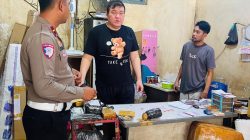Polantas Menyapa, Satlantas Polres Bone Edukasi Supir Truk Dan Pengusaha Ekspedisi