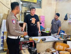 Polantas Menyapa, Satlantas Polres Bone Edukasi Supir Truk Dan Pengusaha Ekspedisi
