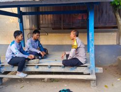 Bhabinkamtibmas Polsek Kahu Kunjungi Warga untuk Pembinaan Satkamling