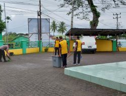 Jumat Bersih, Personel Polsek Kahu Gelar Kerja Bakti di Mesjid dan Bersihkan Got