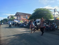 Polsek Awangpone Laksanakan Pengamanan dan Pengaturan Arus Lalu Lintas di Pasar Paccing