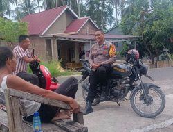 Bhabinkamtibmas ini Aktif Melaksanakan Kegiatan Sambang dan Menyapa Setiap Warga di Desa Binaan