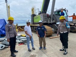 Pantau Pengerjaan Dermaga Pelabuhan Bajoe, Kapolsek Turun Langsung ke Lokasi