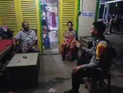 Sambangi Wilayah Binaan, Bhabinkamtibmas Polsek Barebbo Imbau Warga Waspada Pencurian 