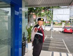 Berikan Rasa Aman, Sat Samapta Polres Bone Laksanakan Pengamanan di Bank BRI Watampone