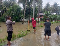 Polsek Awangpone Pantau Wilayah Terdampak Banjir di Desa Cakke Bone