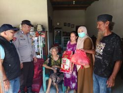 Humanis dan Responsif, Bhabinkamtibmas Dampingi Penyaluran Bantuan Bencana di Masumpu