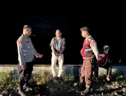 Tingkatkan Keamanan Malam Hari, Personel Polsek Kajuar Gelar Patroli Dialogis di Kawasan Pelabuhan