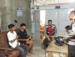 Personil Piket Regu III Polsek Barebbo Gelar Patroli Biru, Sampaikan Imbauan Kamtibmas kepada Warga