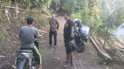 Personil Polsek Lappariaja Melaksanakan Patroli Sore Di Desa Pattuku Limpoe