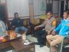 Sambang Langsung di Rumah Warga, Cara Bhabinkamtibmas ini Bangun Silaturahmi