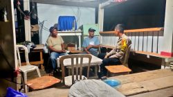 Wujud Kedekatan dengan Masyarakat, Aiptu Baso Halim Hadir di Pos Satkamling Maccedde