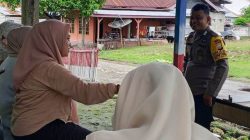 Bripka Saharuddin Lakukan Sambang dan Ajak Warga Untuk Menjaga Kamtibmas di Lingkungan Mereka